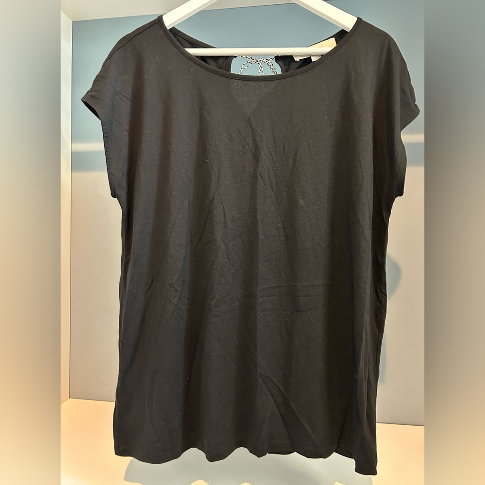 NWT LOFT Black Short Sleeve Tee. Size large. Black/white back tie with tassels. - Picture 5 of 12